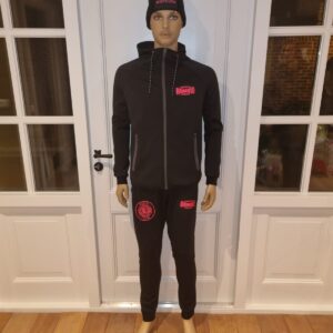 Trainingspak Zwart met roze opdruk